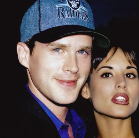 Cary Elwes is married to&nbsp;Lisa Marie Kurbikoff.